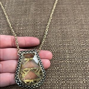 Elegant Gold and Green Pendant Necklace